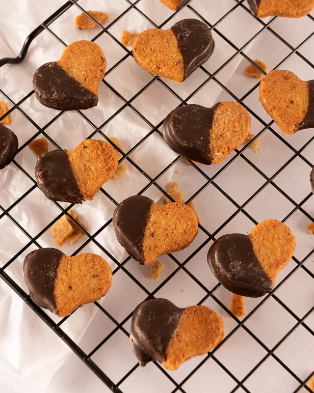 Biscoitinho de Coração (sem açúcar e zero leite) da Ana Borgonovi Doces Saudáveis