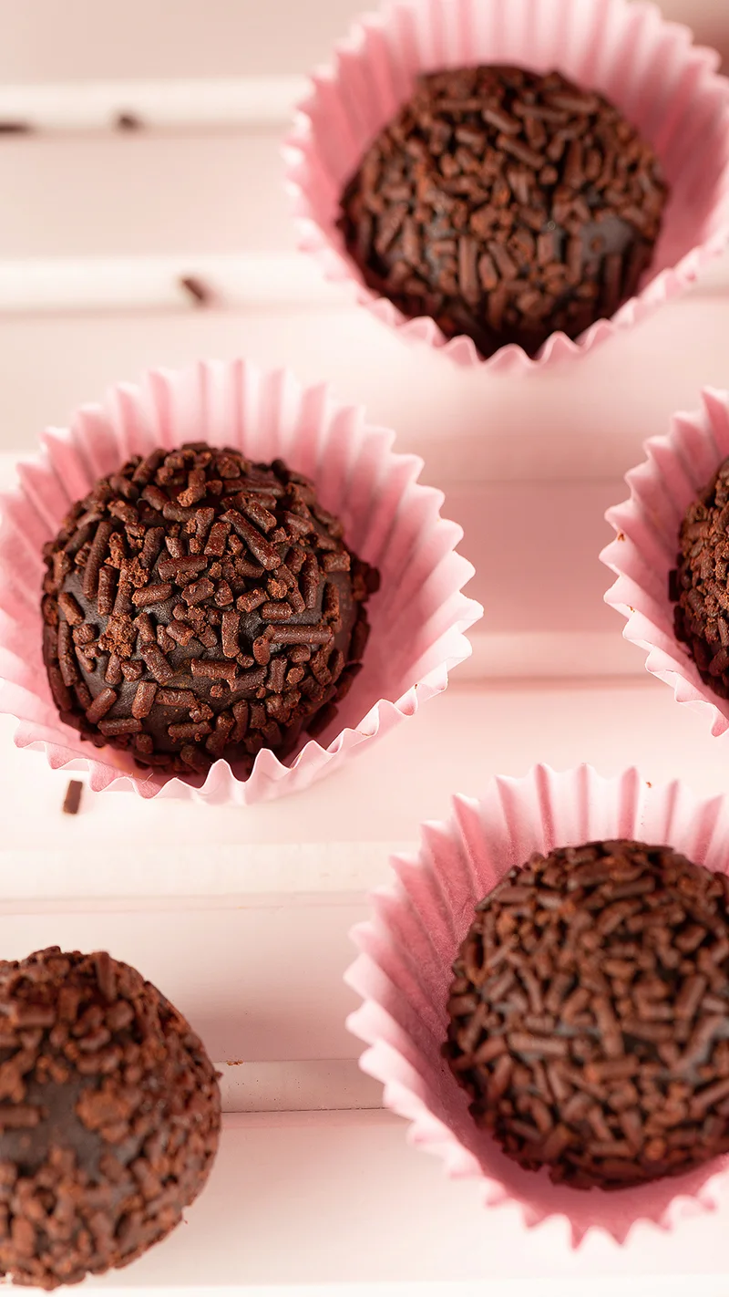 Brigadeiros, foto oficial da Ana Borgonovi Doces Saudáveis