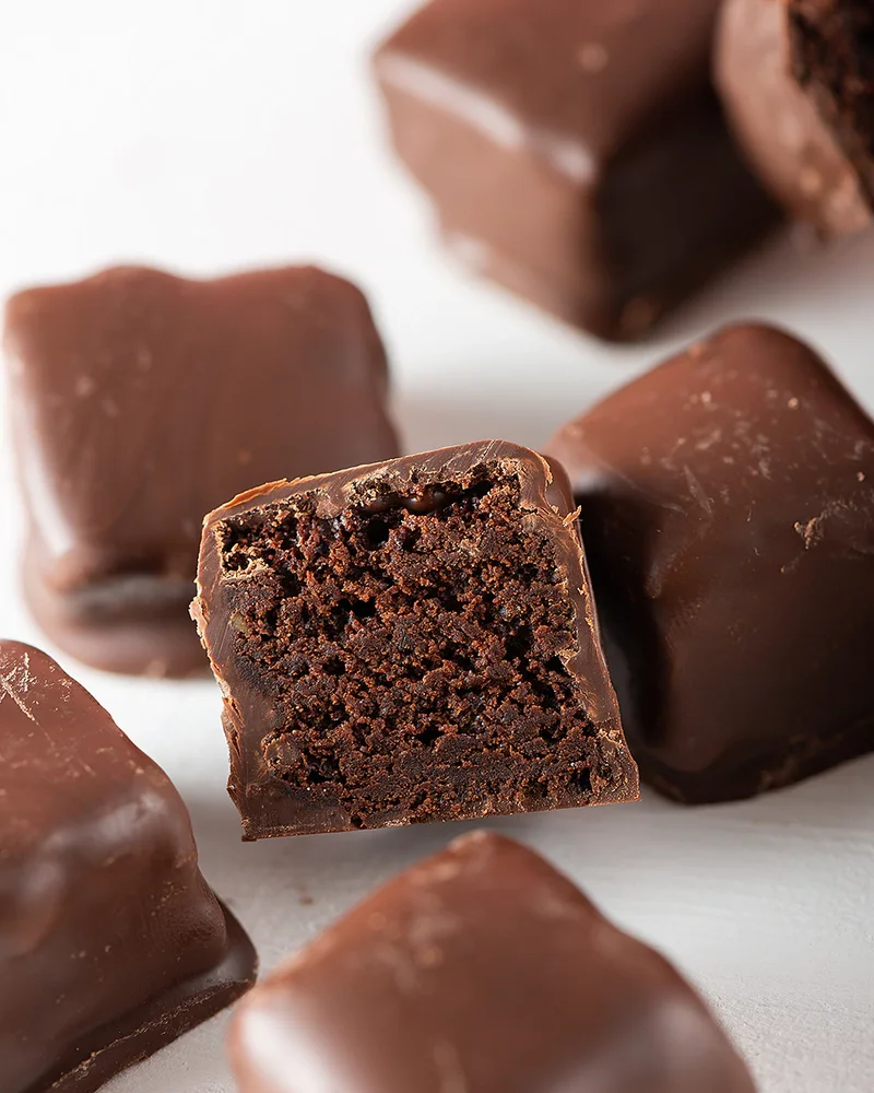 Dadinho de Brownie, foto oficial da Ana Borgonovi Doces Saudáveis