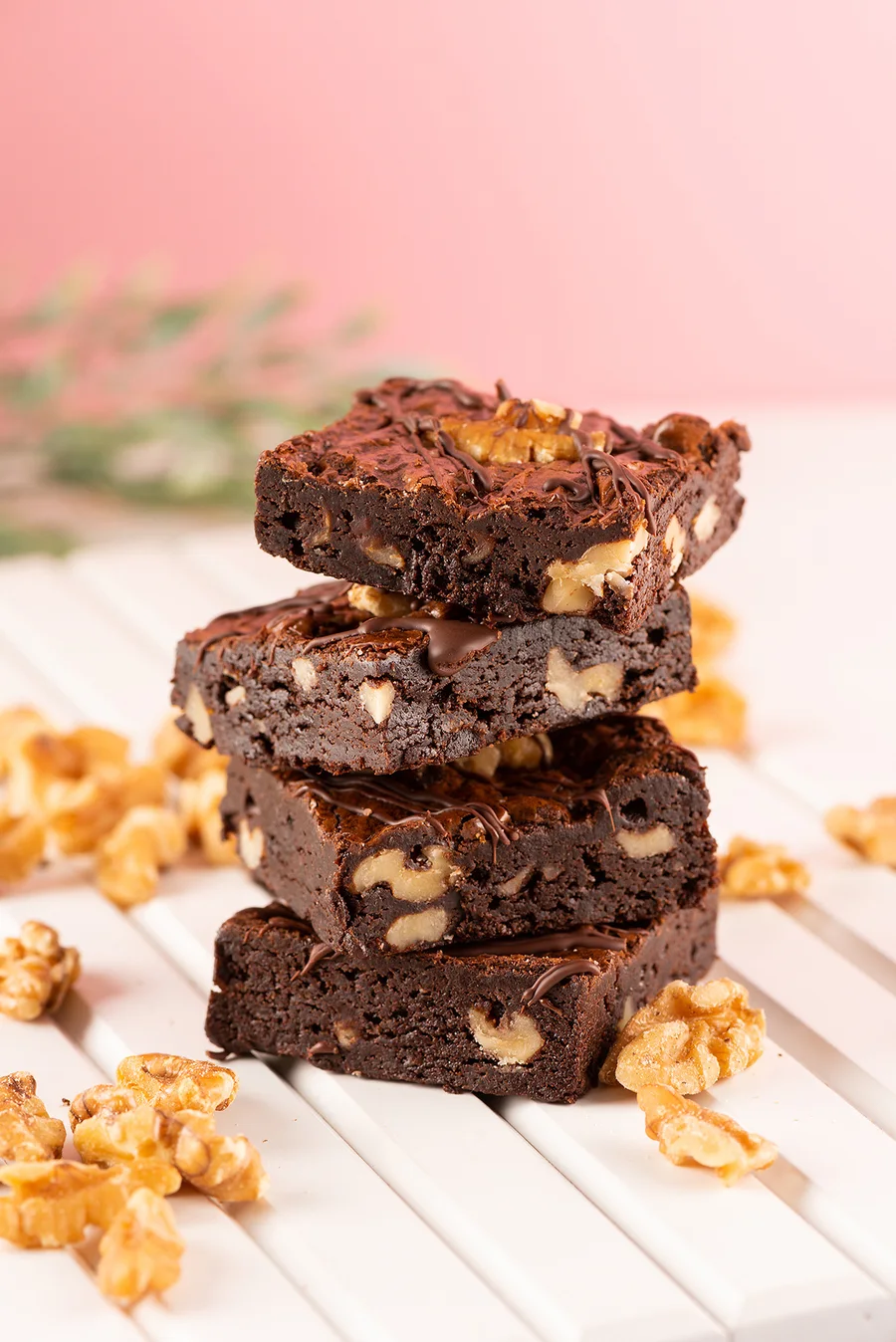 Brownies empilhados com nozes, foto oficial da Ana Borgonovi